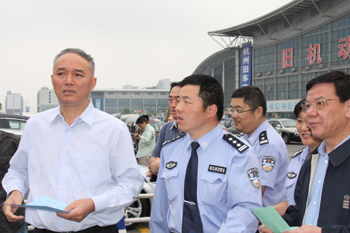 2009年5月26日上午9时，杭州市市长蔡奇一行莅临杭州汽车城检查工作